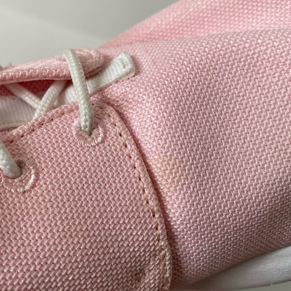 Nike Roshe Light Pink and White Running Shoes - Picture 9 of 10